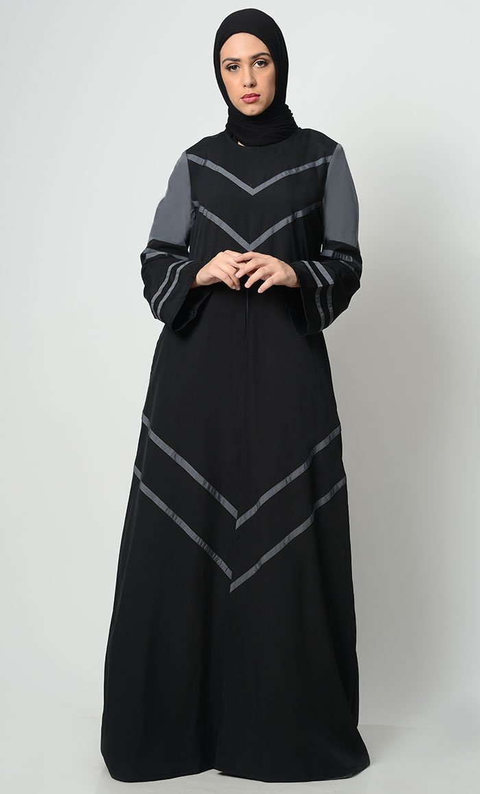 Striped Color Contrast Abaya-Black