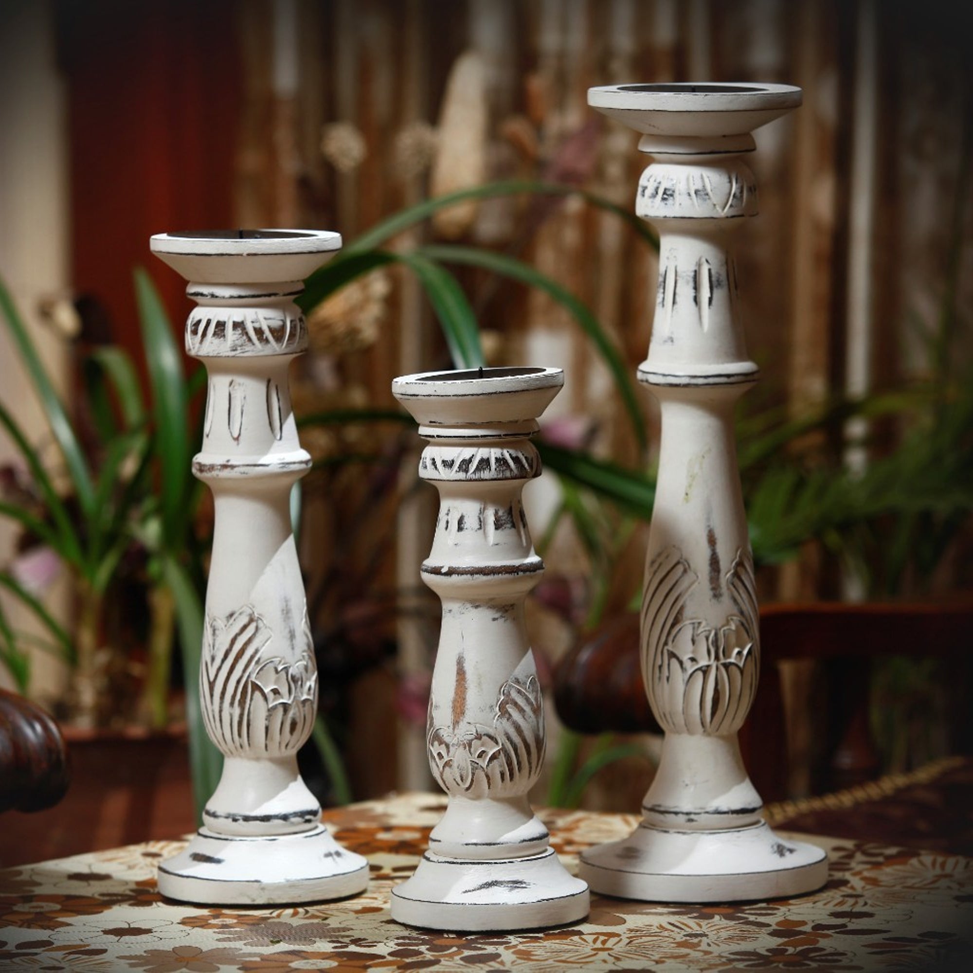 Royal Hampton Distressed Mango Wood Pillar Shaped Candle holder, Set of 3, White